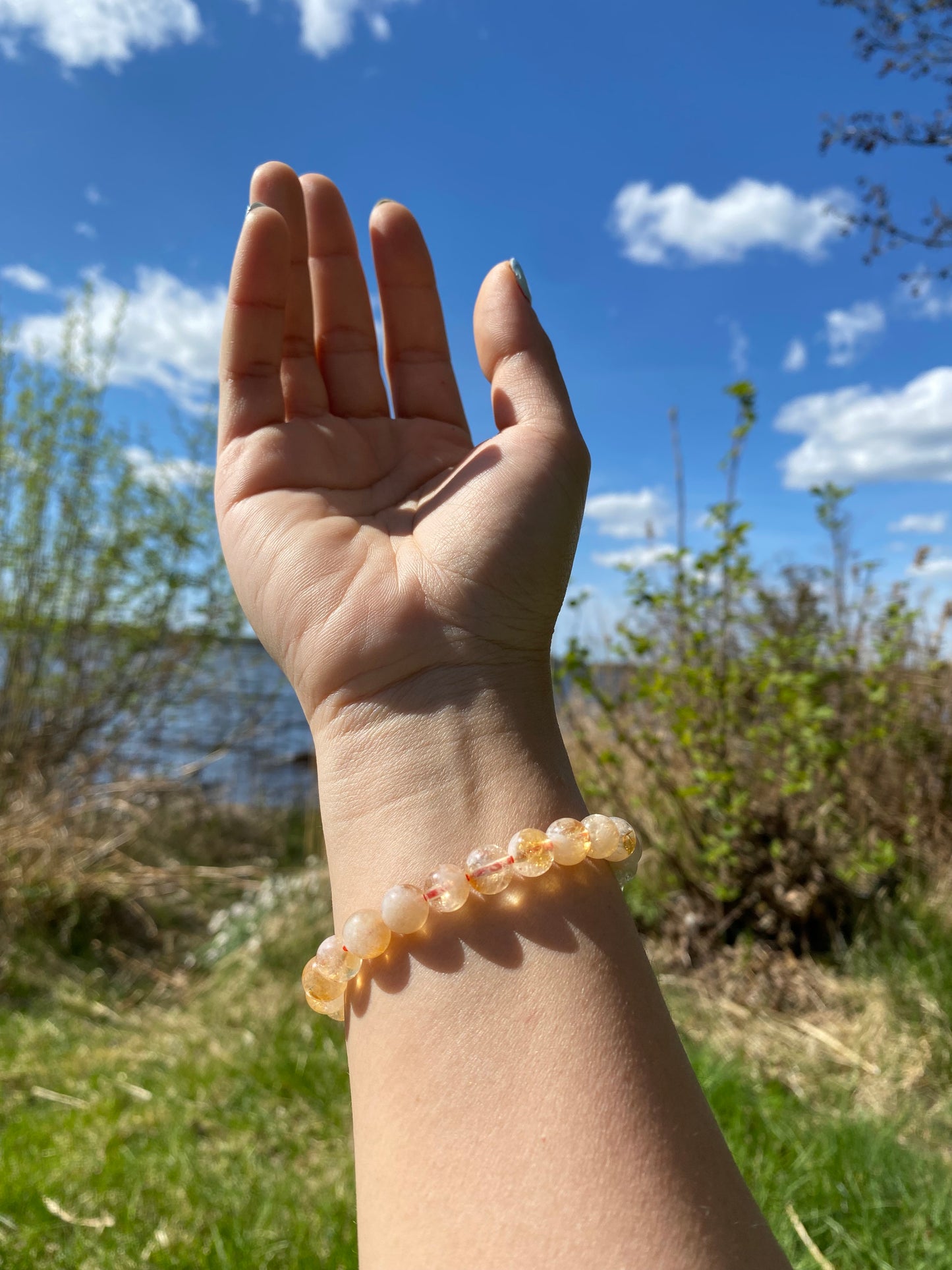 Naturlig snö gyllene kvarts armband