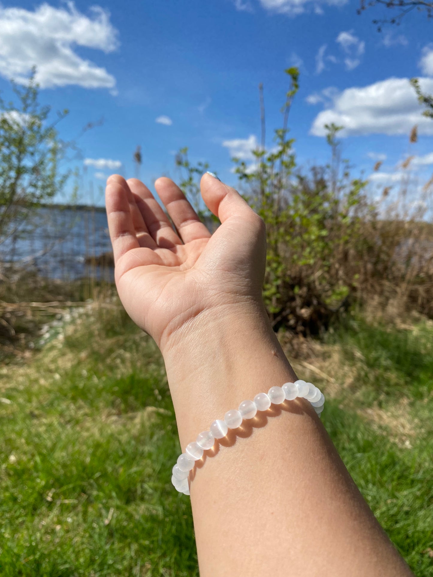 Naturlig selenitsten armband