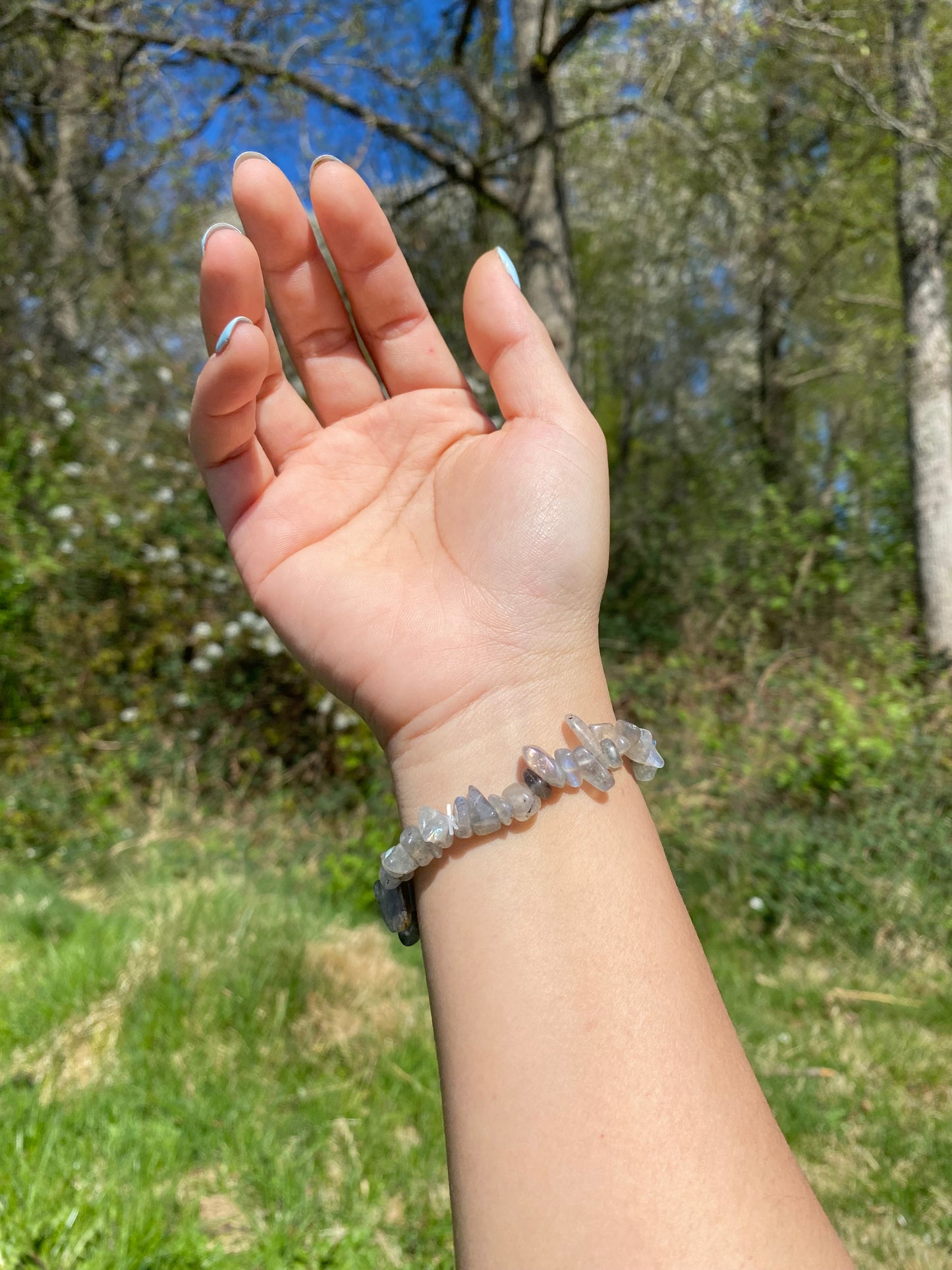 Naturlig Isgrå Labradorit Grus armband