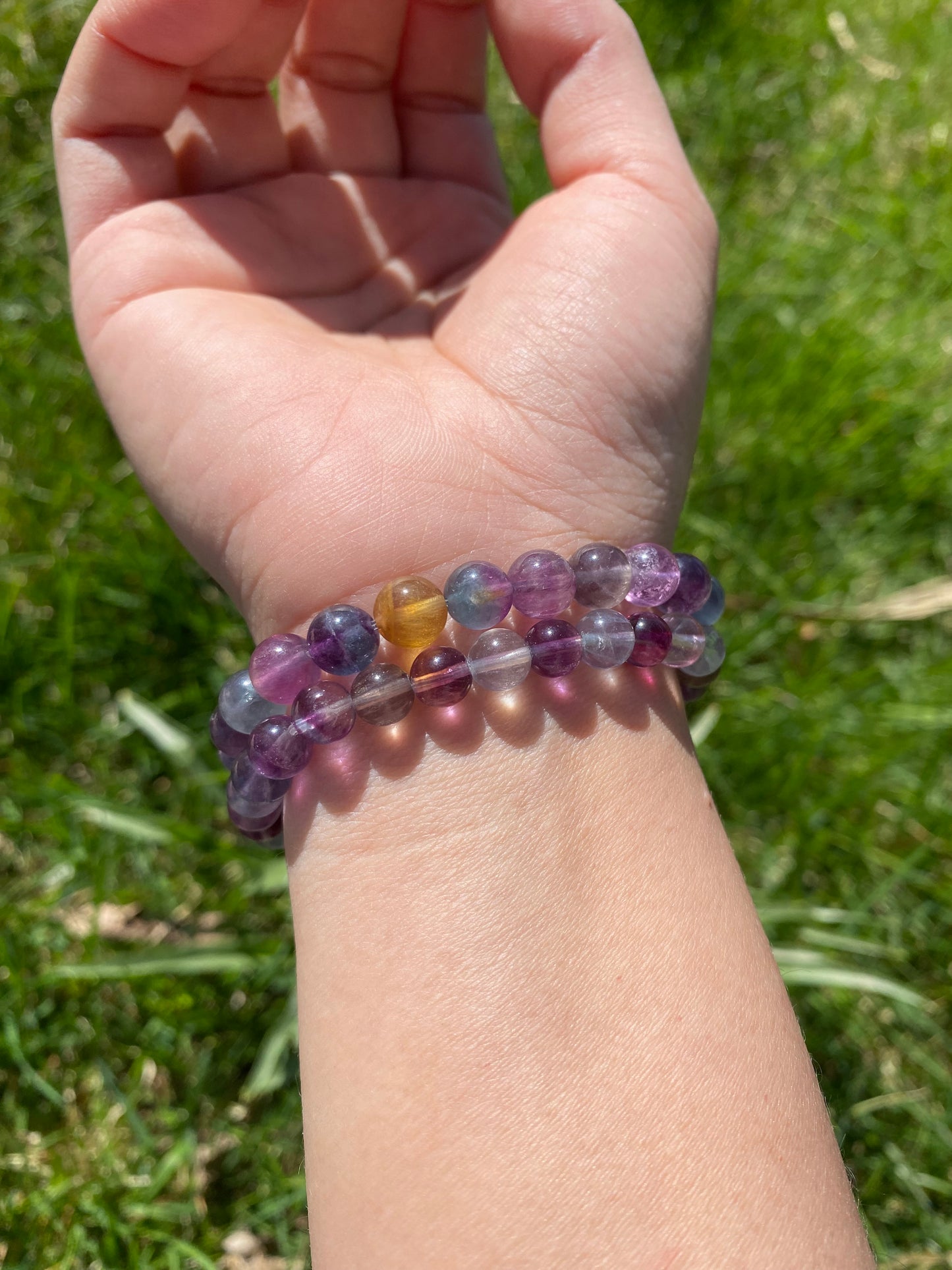 Naturligt ljus isregnbågsfluorit armband