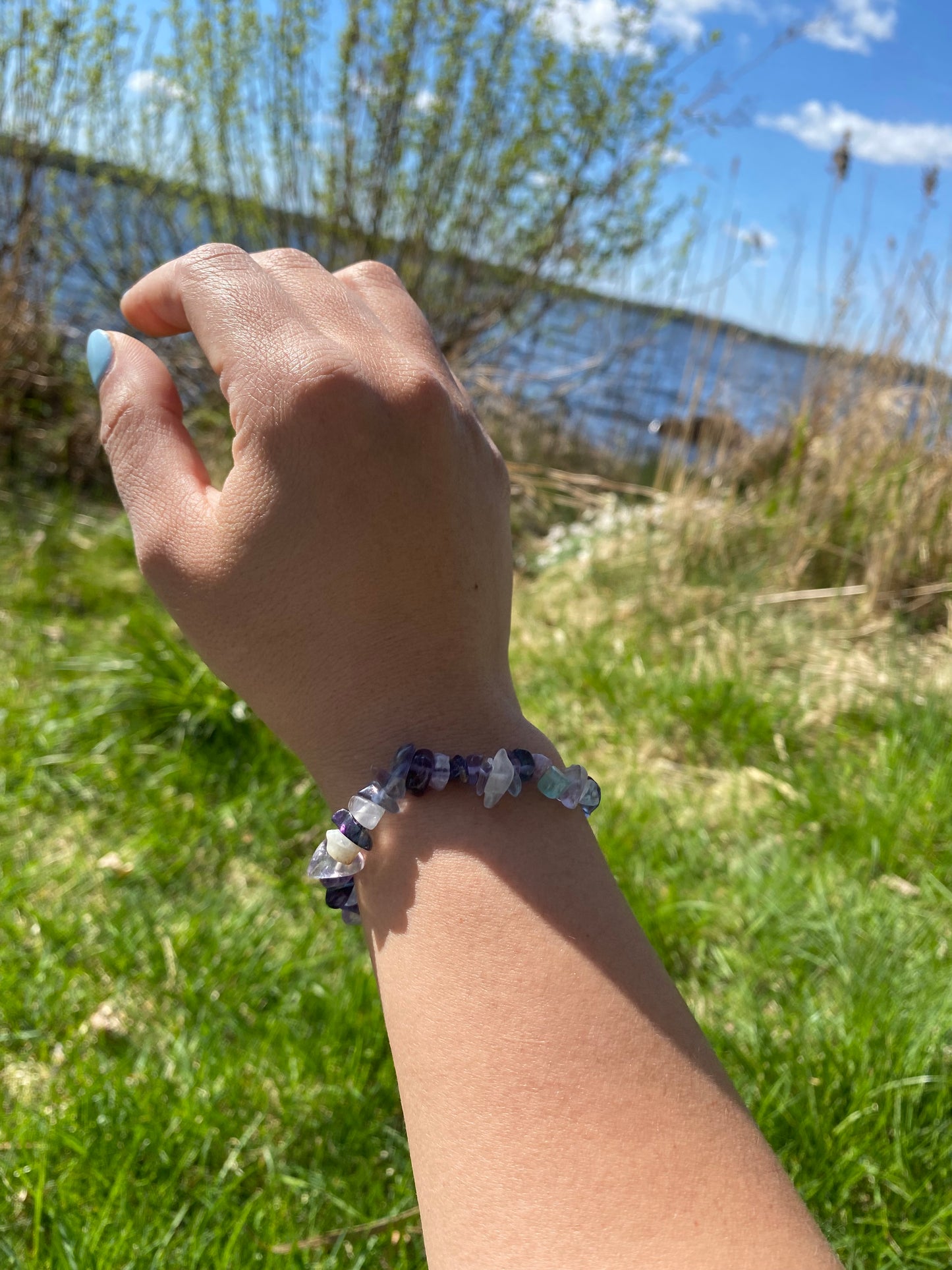 Naturligt flerfärgat fluorit grus armband