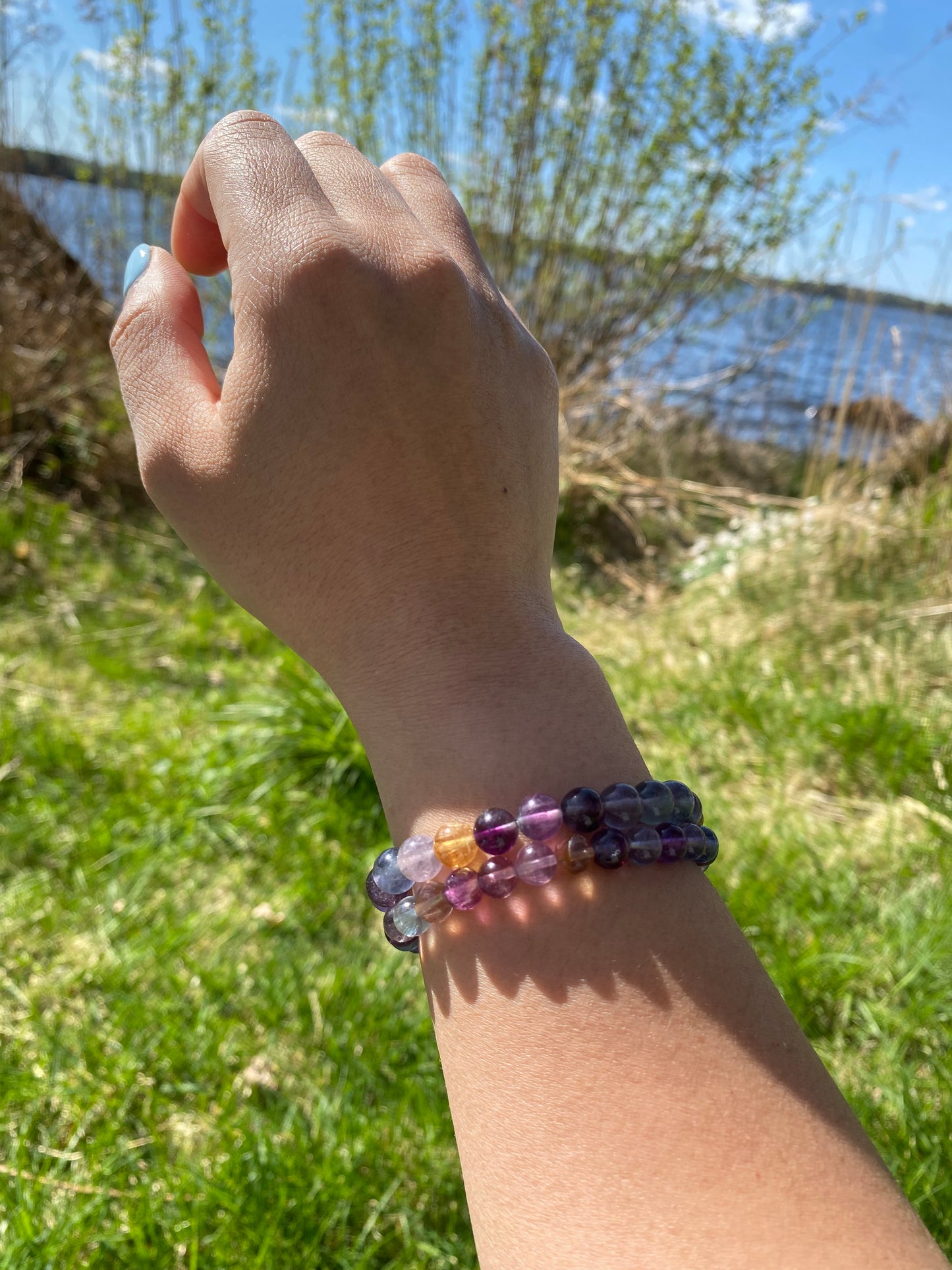 Naturligt ljus isregnbågsfluorit armband