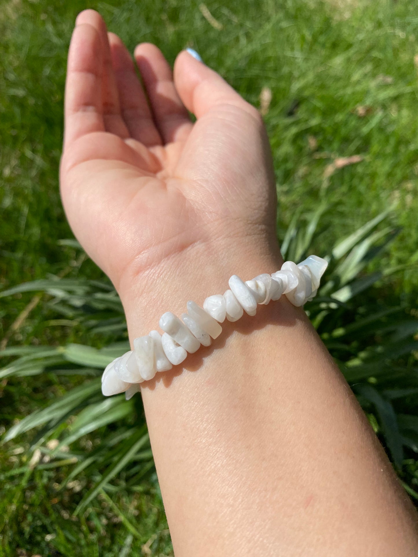 Naturlig isblå månsten och grus armband