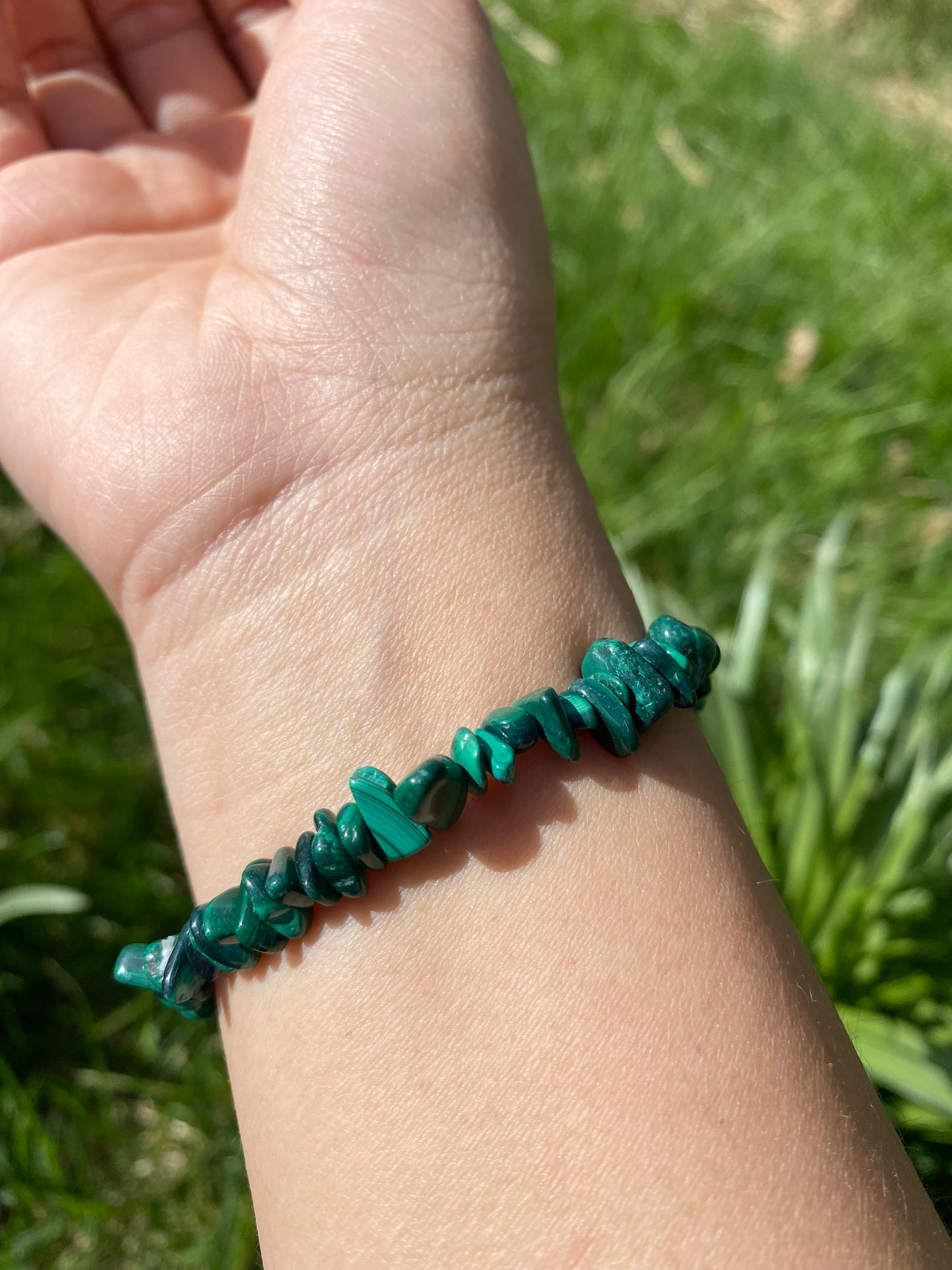 Naturlig malakit grus armband