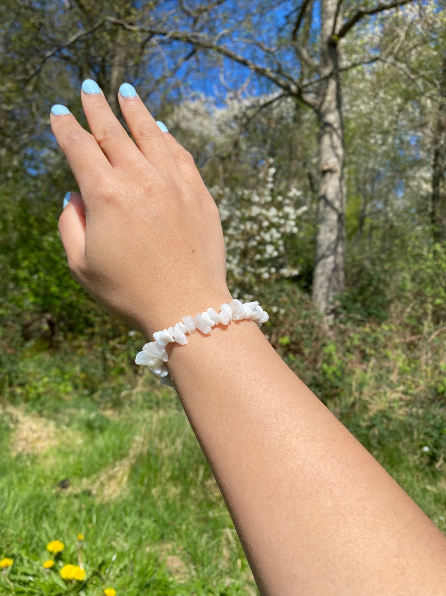 Naturlig isblå månsten och grus armband