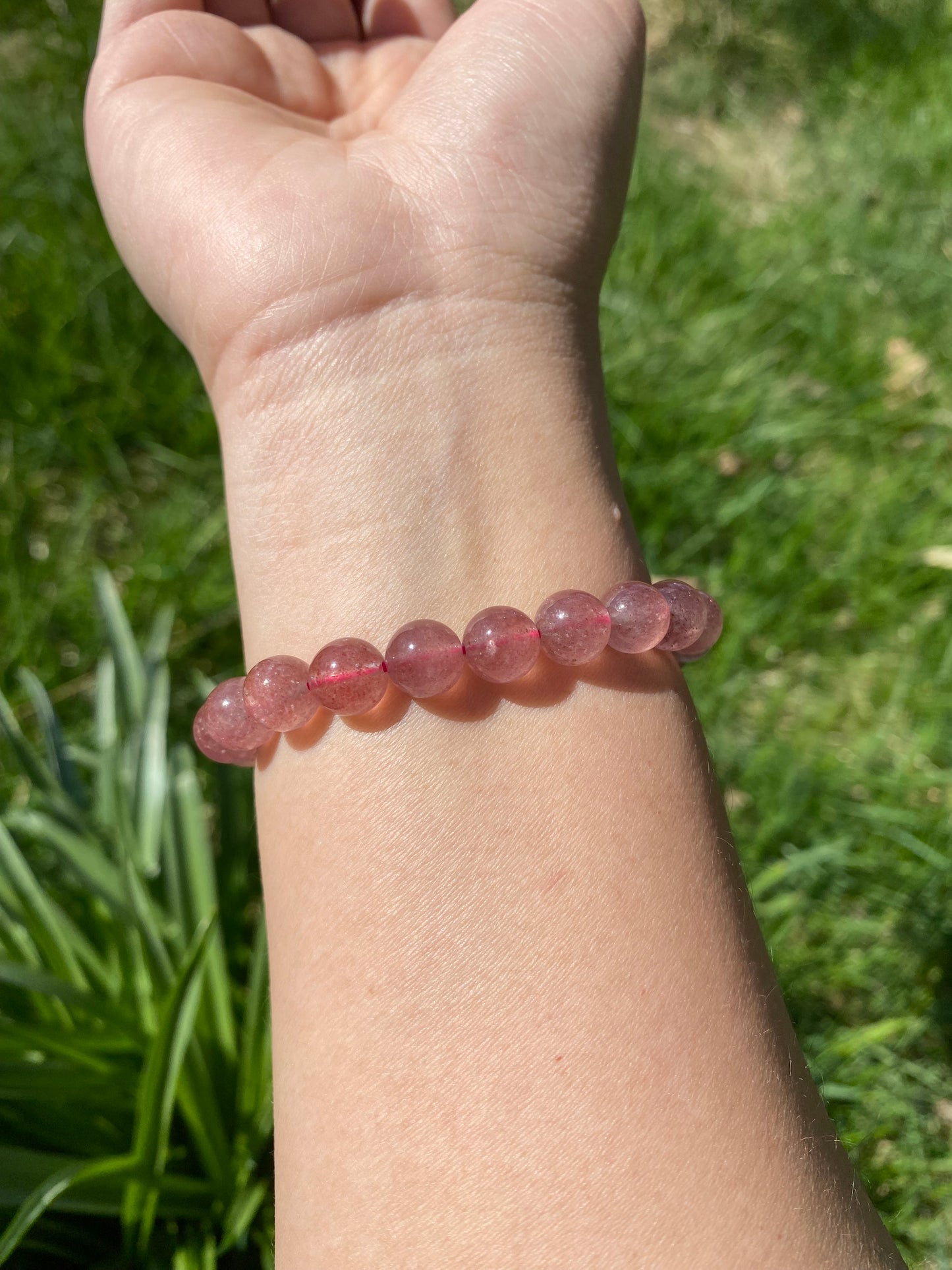 Naturligt brasilianskt jordgubbskvarts armband