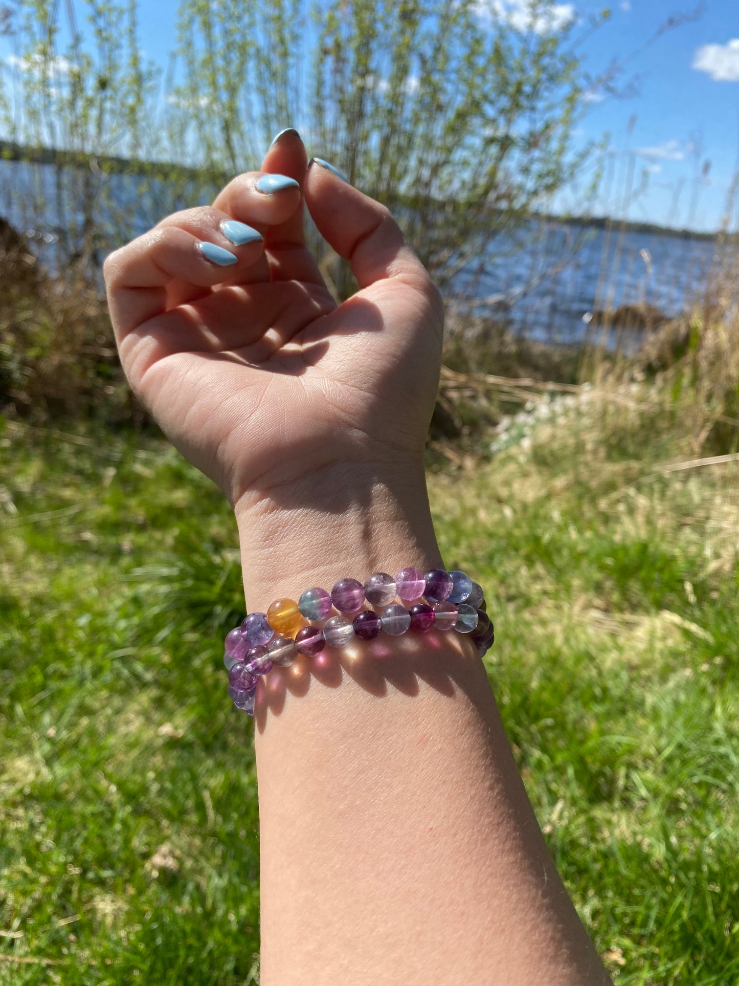 Naturligt ljus isregnbågsfluorit armband