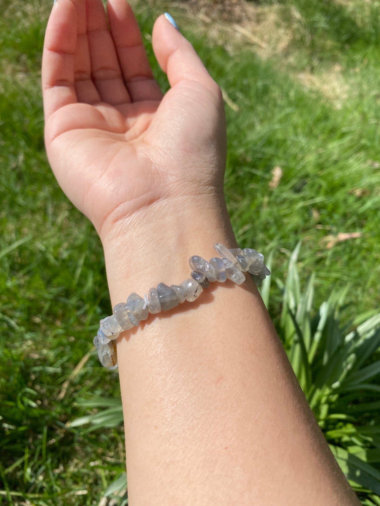 Naturlig Isgrå Labradorit Grus armband
