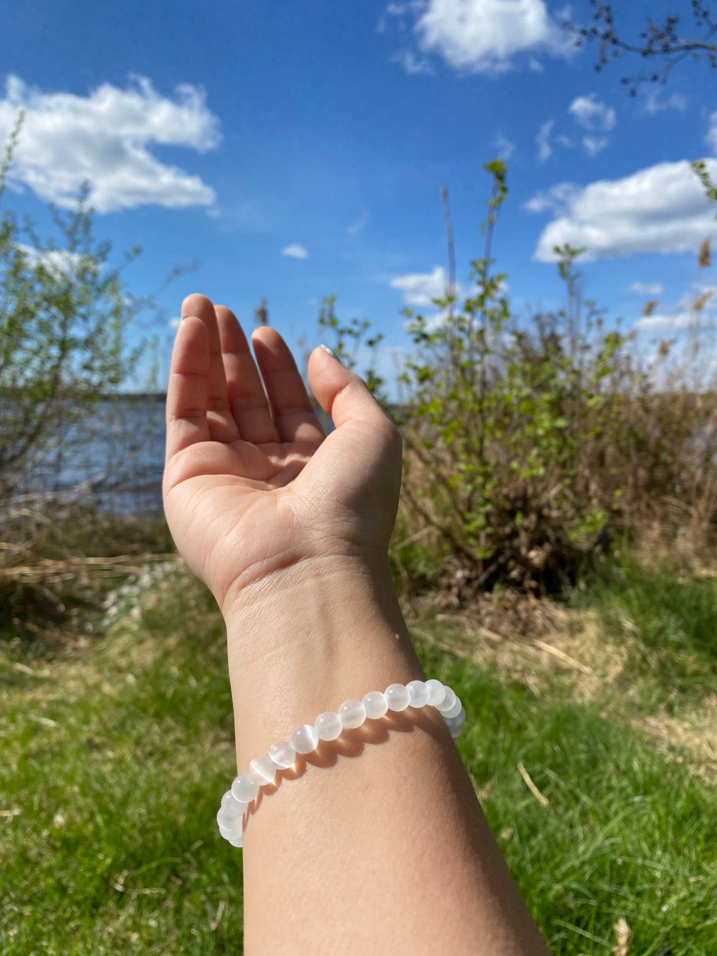 Naturlig selenitsten armband