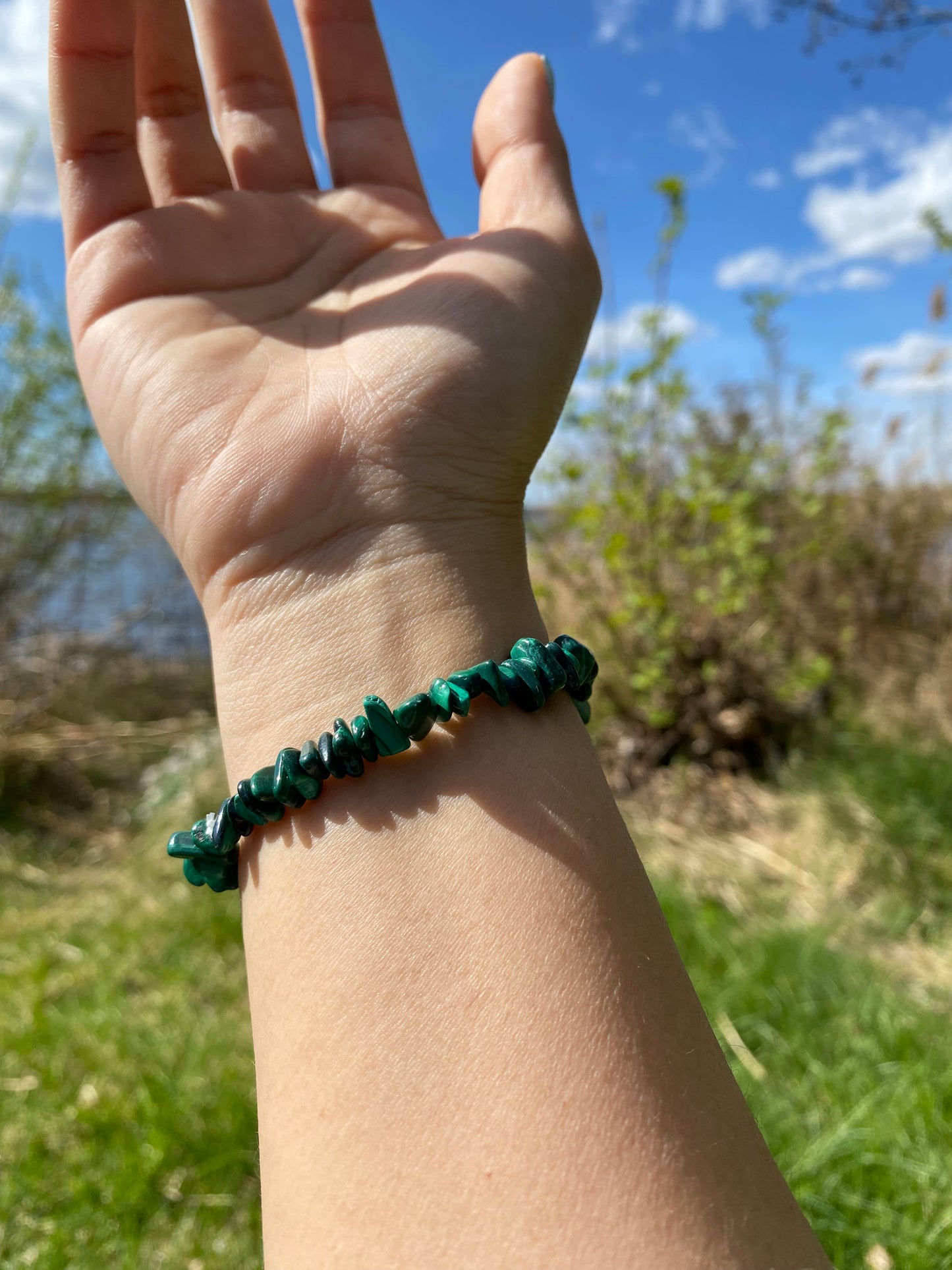 Naturlig malakit grus armband
