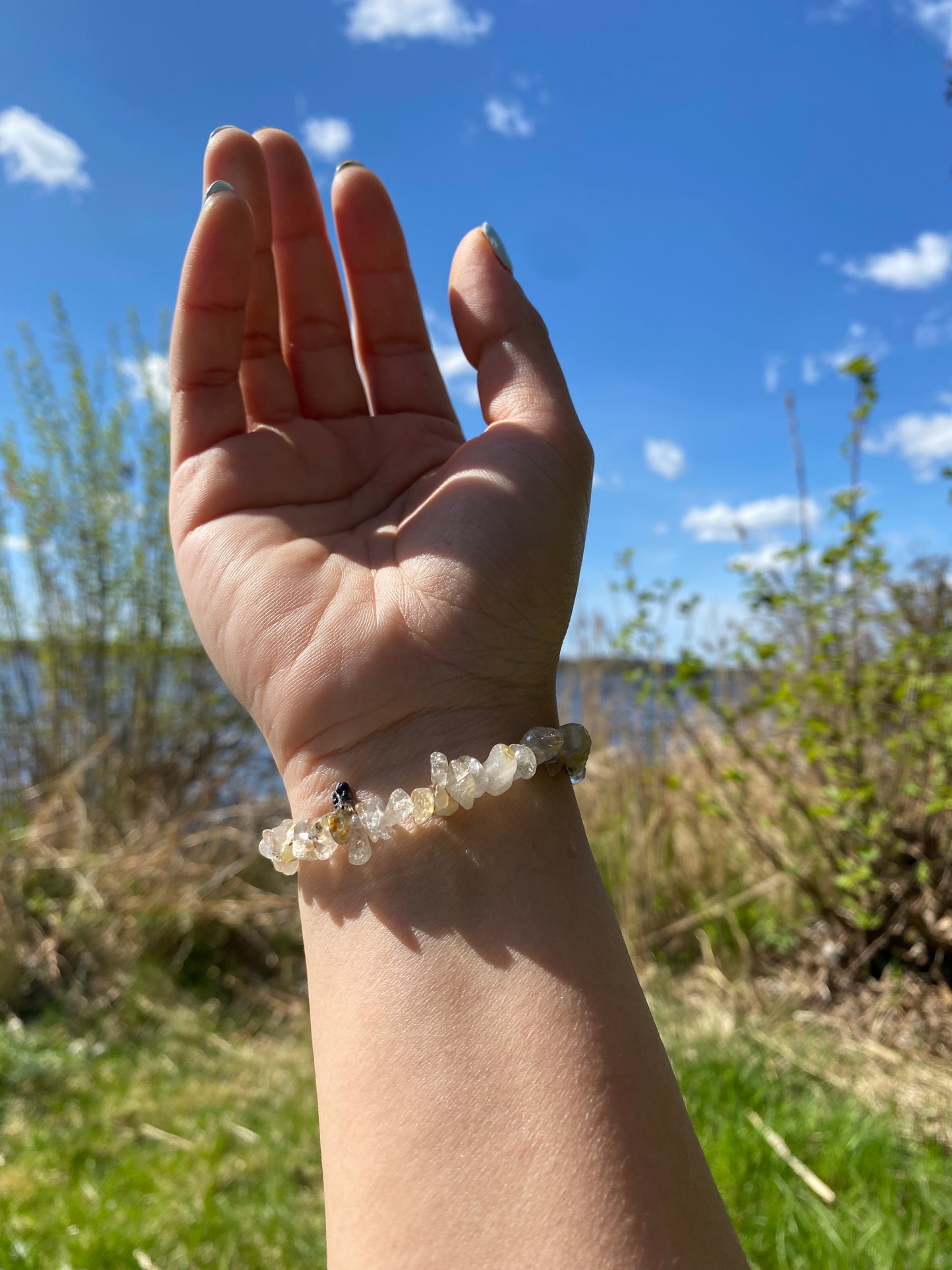 Naturligt guldrutilerat kvarts grus armband
