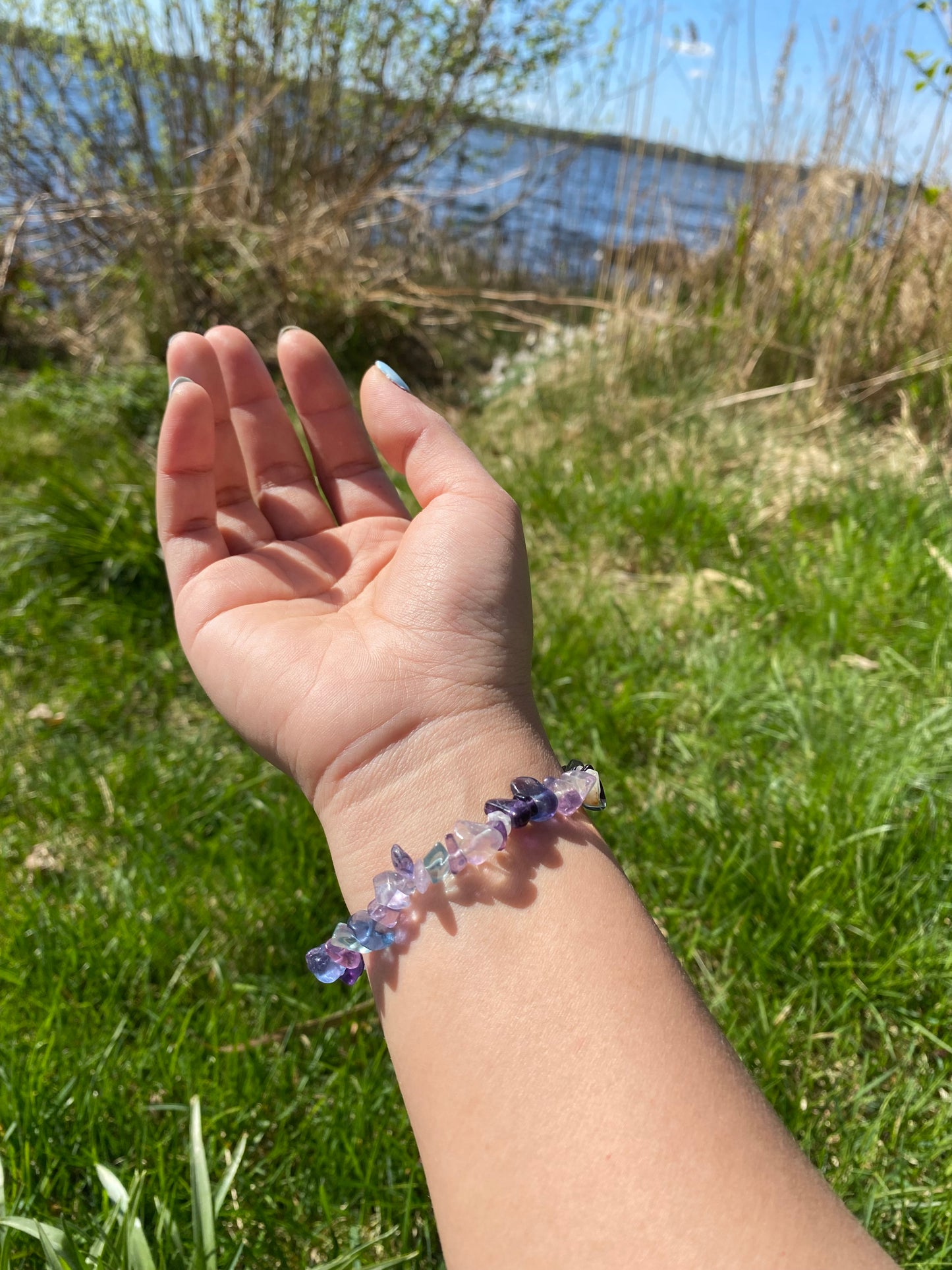 Naturligt flerfärgat fluorit grus armband