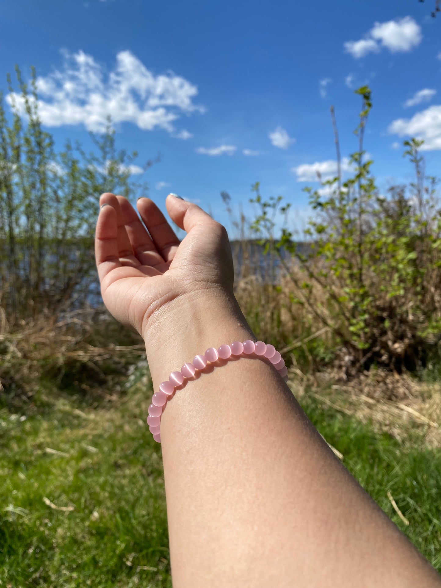 Mörkrosa kattögonsten armband