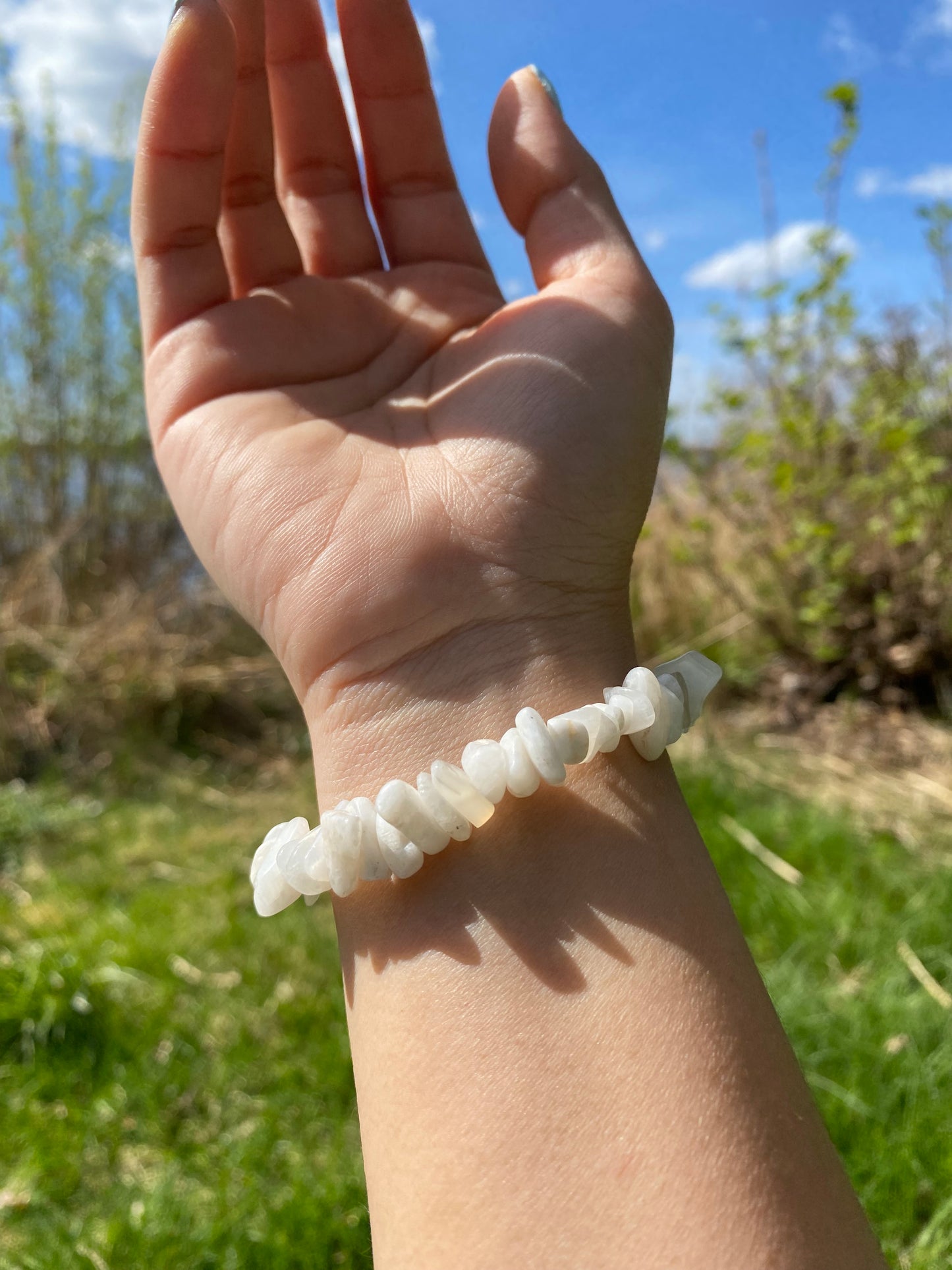 Naturlig isblå månsten och grus armband