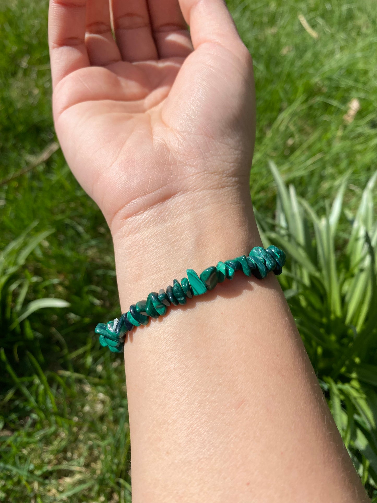 Naturlig malakit grus armband