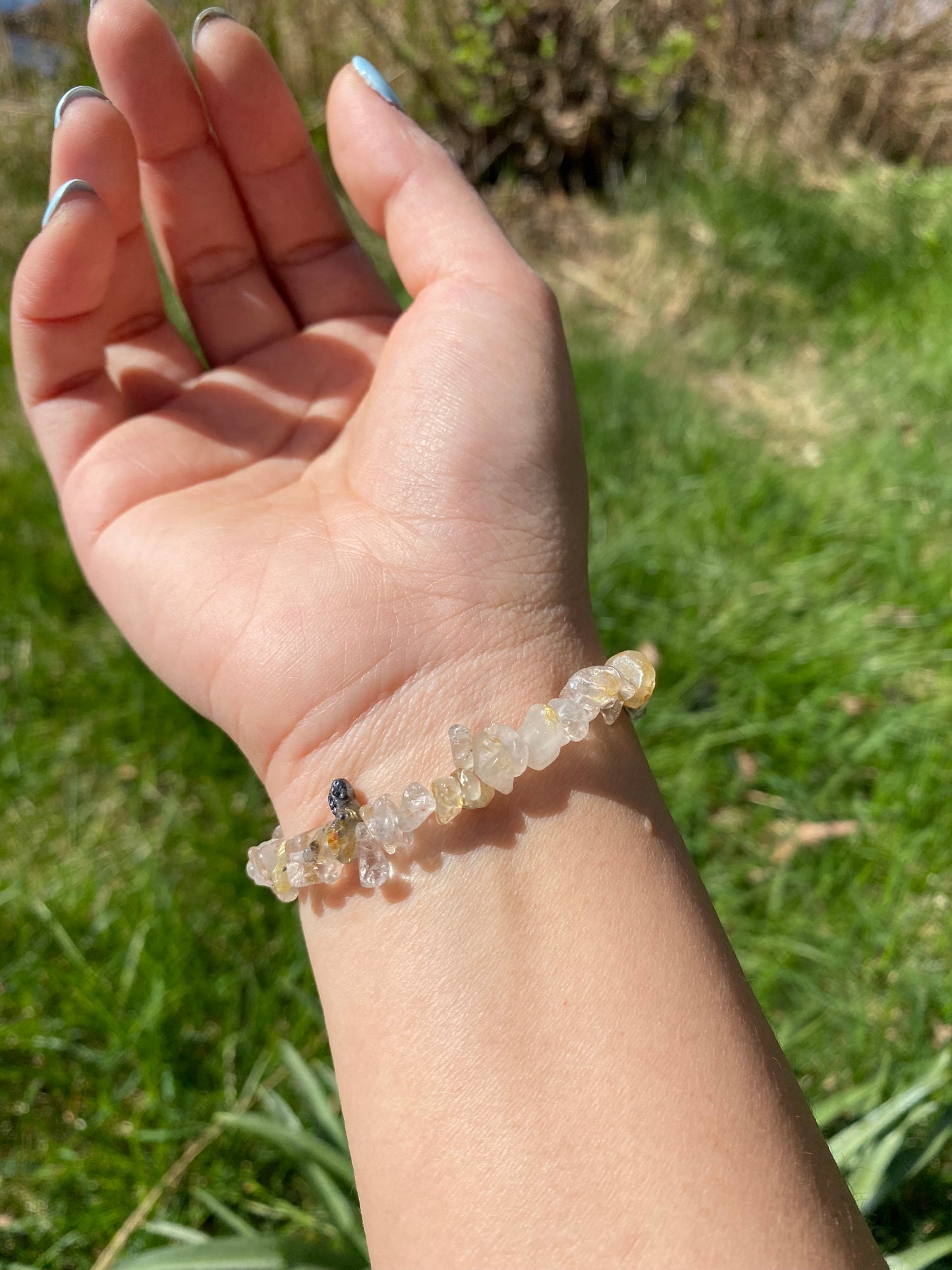 Naturligt guldrutilerat kvarts grus armband
