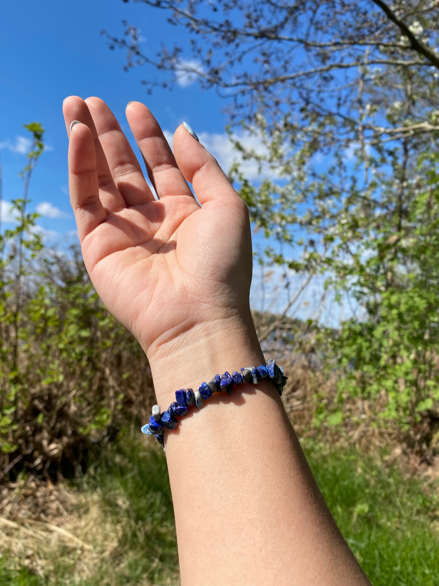 Naturligt lapis lazuli grus armband