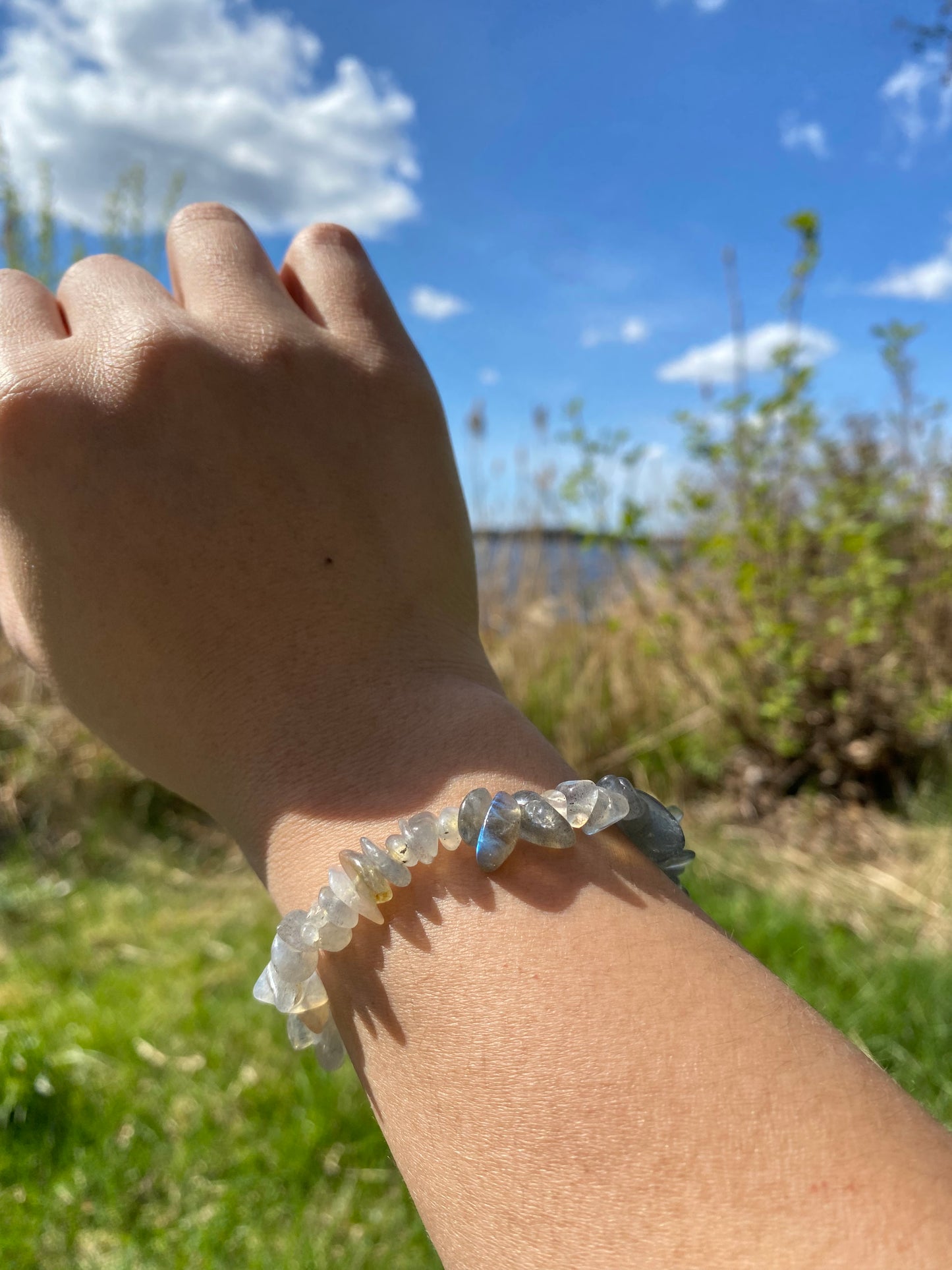 Naturlig Isgrå Labradorit Grus armband
