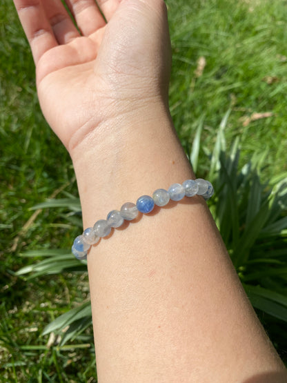 Naturlig Feather Kyanit armband