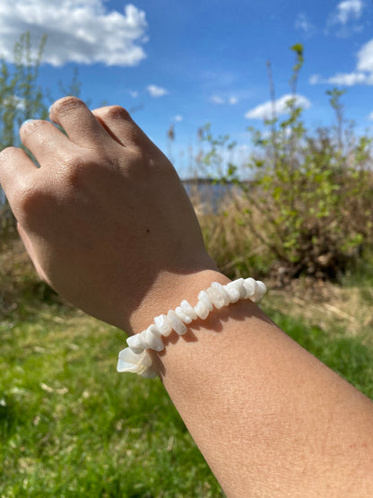 Naturlig isblå månsten och grus armband