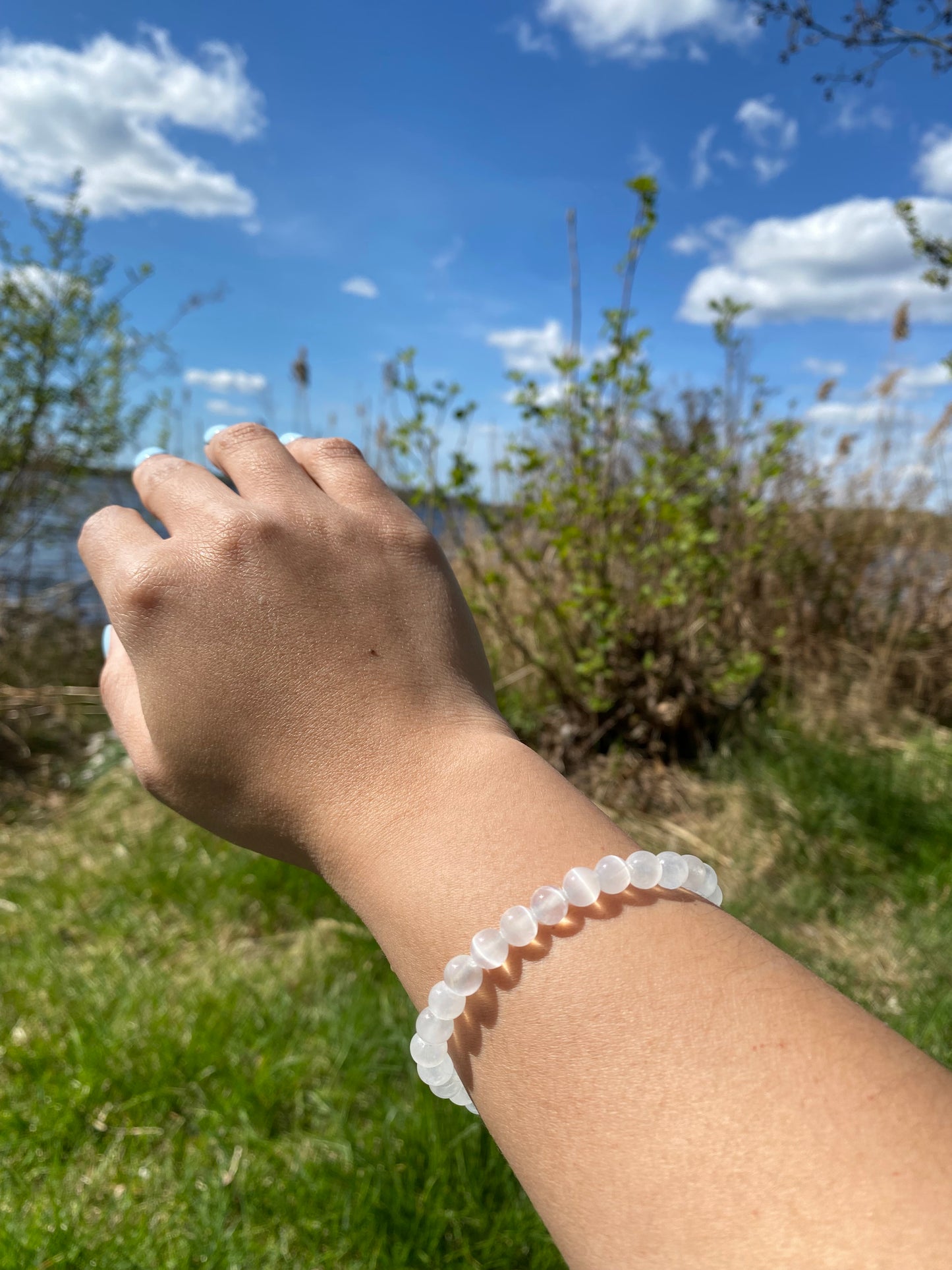 Naturlig selenitsten armband