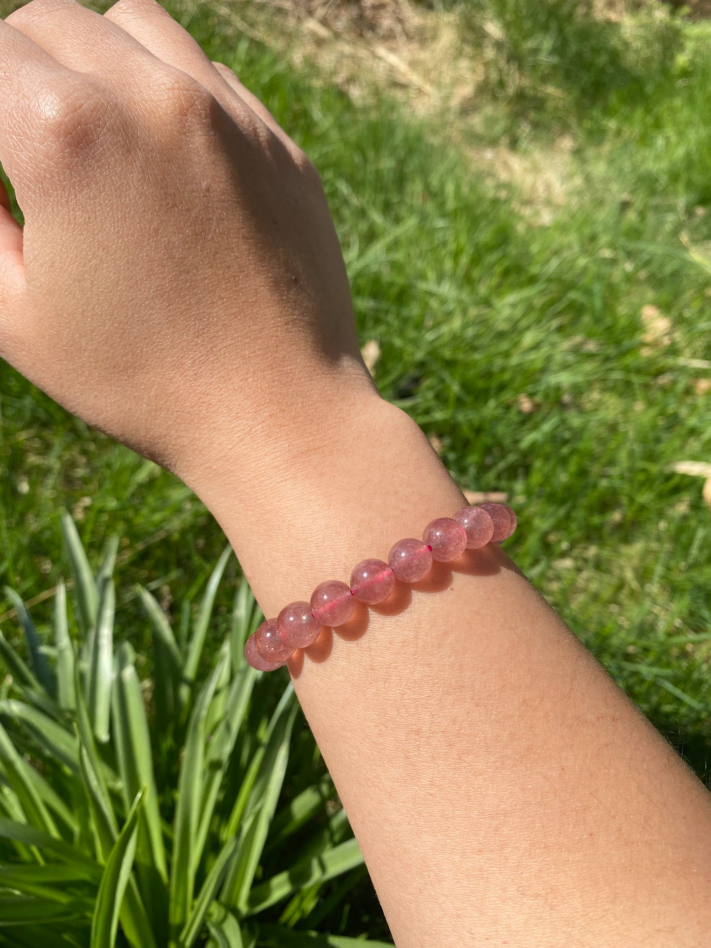 Naturligt brasilianskt jordgubbskvarts armband
