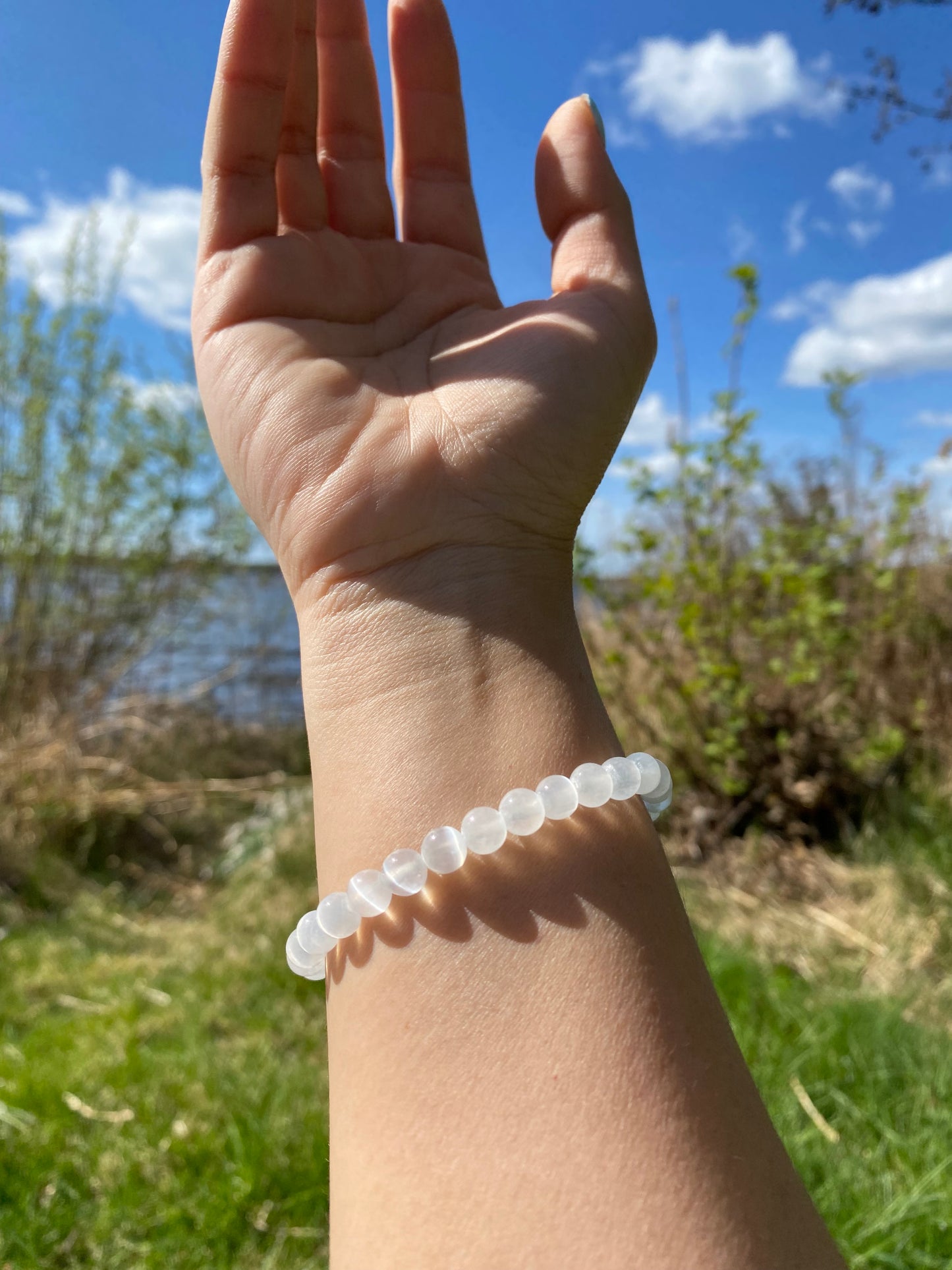 Naturlig selenitsten armband