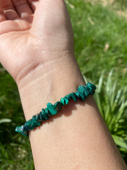 Naturlig malakit grus armband