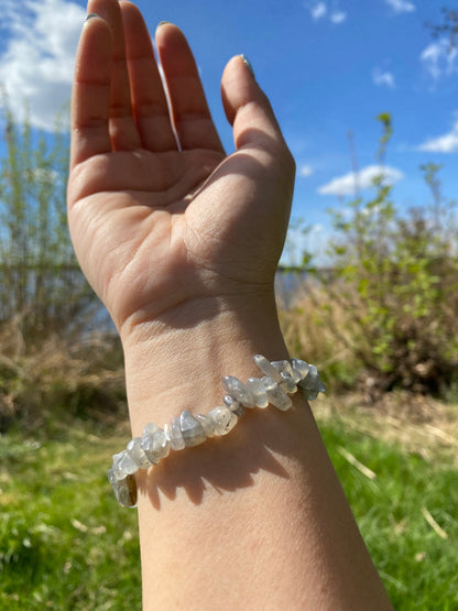 Naturlig Isgrå Labradorit Grus armband