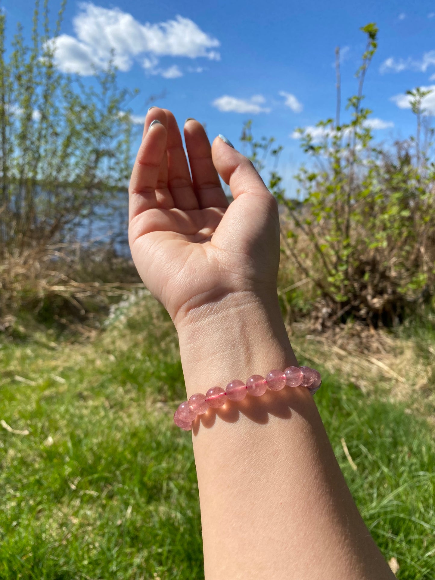 Naturligt brasilianskt jordgubbskvarts armband