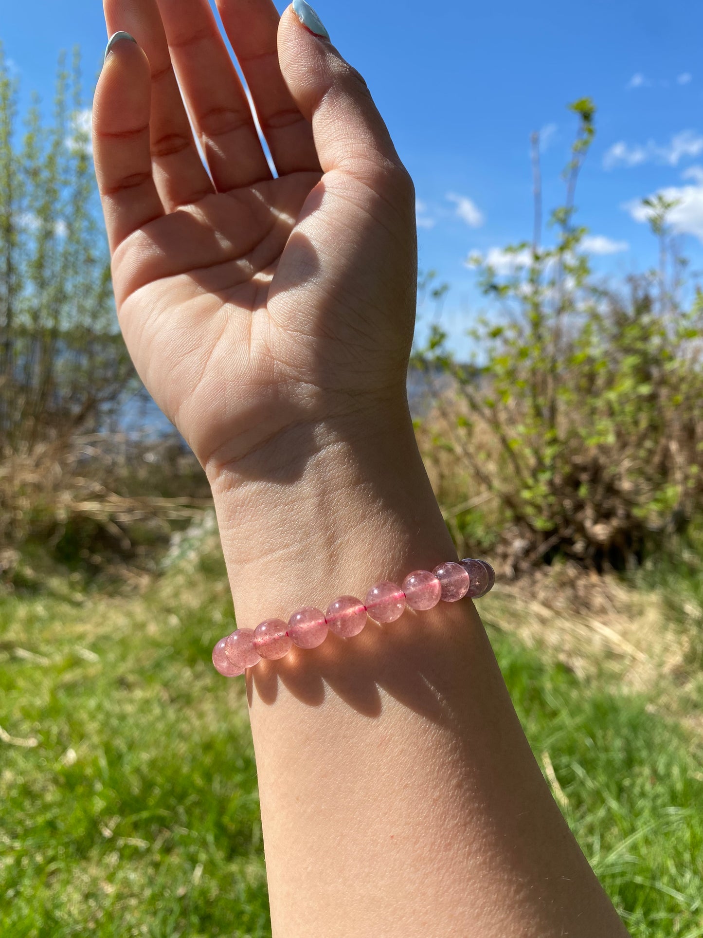 Naturligt brasilianskt jordgubbskvarts armband