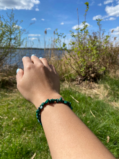 Naturlig malakit grus armband