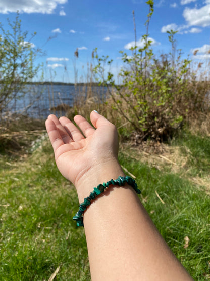 Naturlig malakit grus armband