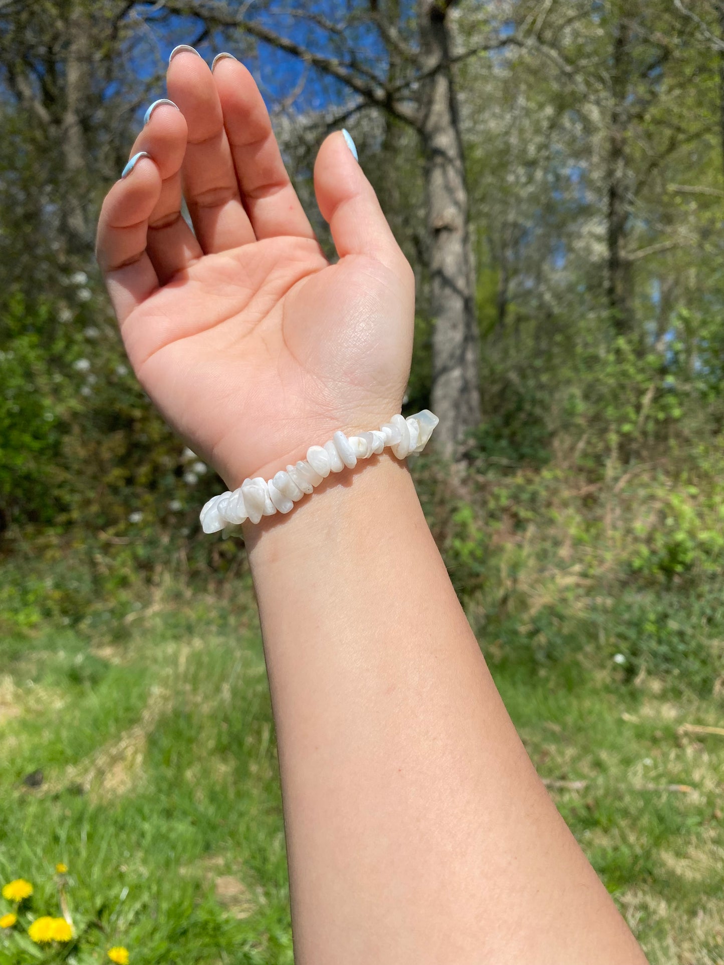 Naturlig isblå månsten och grus armband