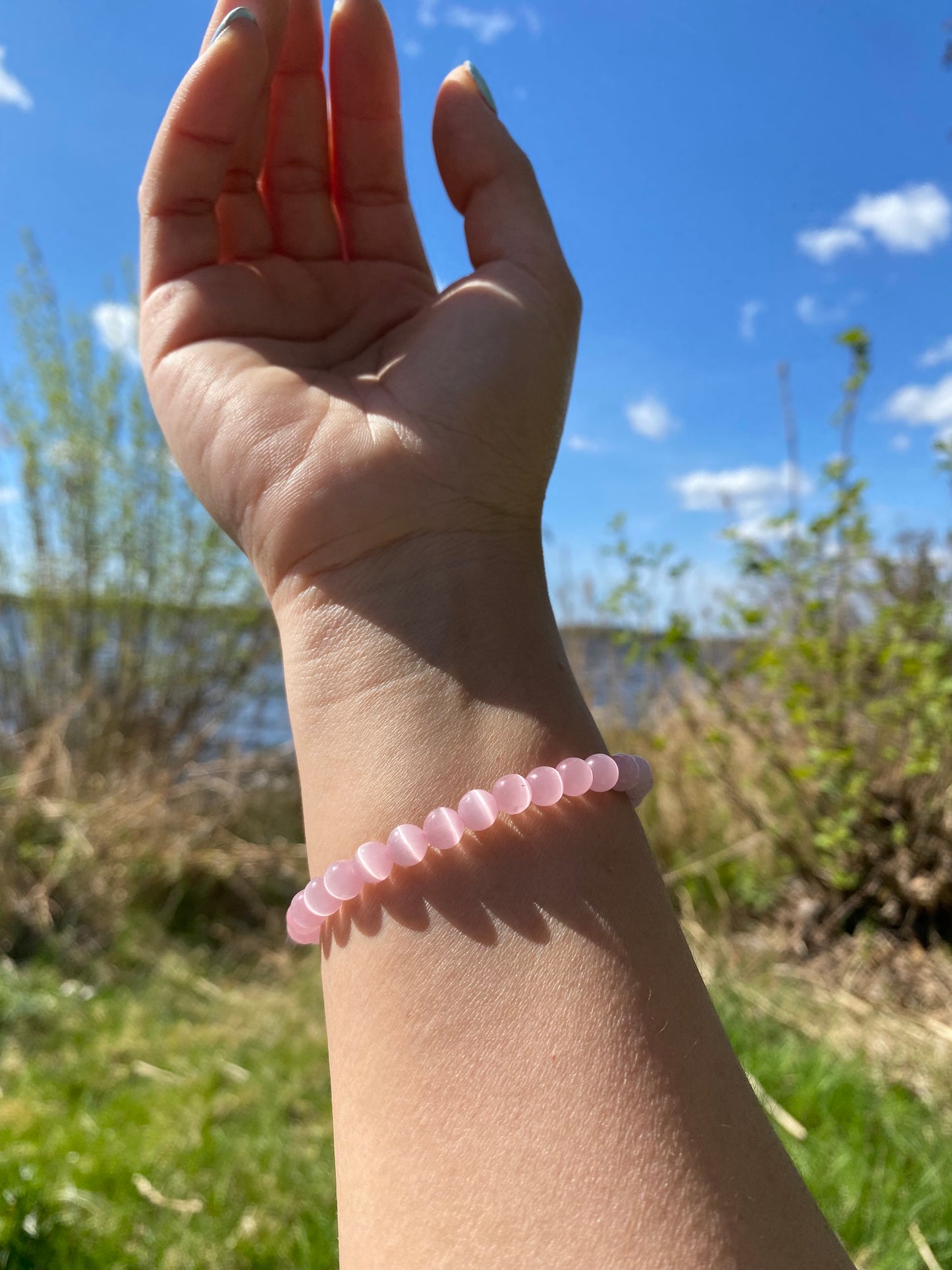 Mörkrosa kattögonsten armband