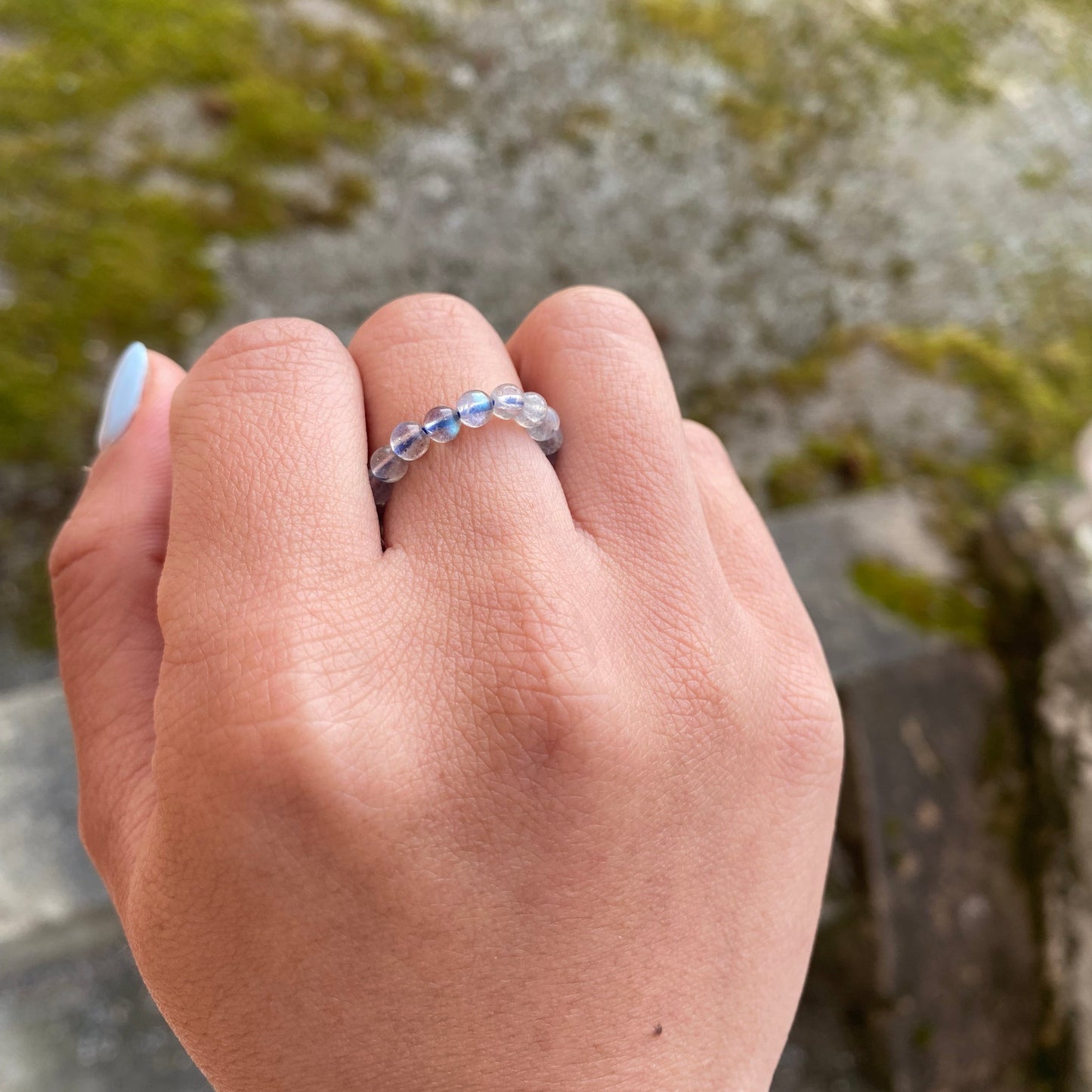 Naturliga grå månstenspärlor ring