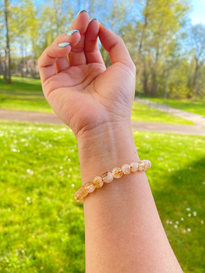 Naturlig snö gyllene kvarts armband